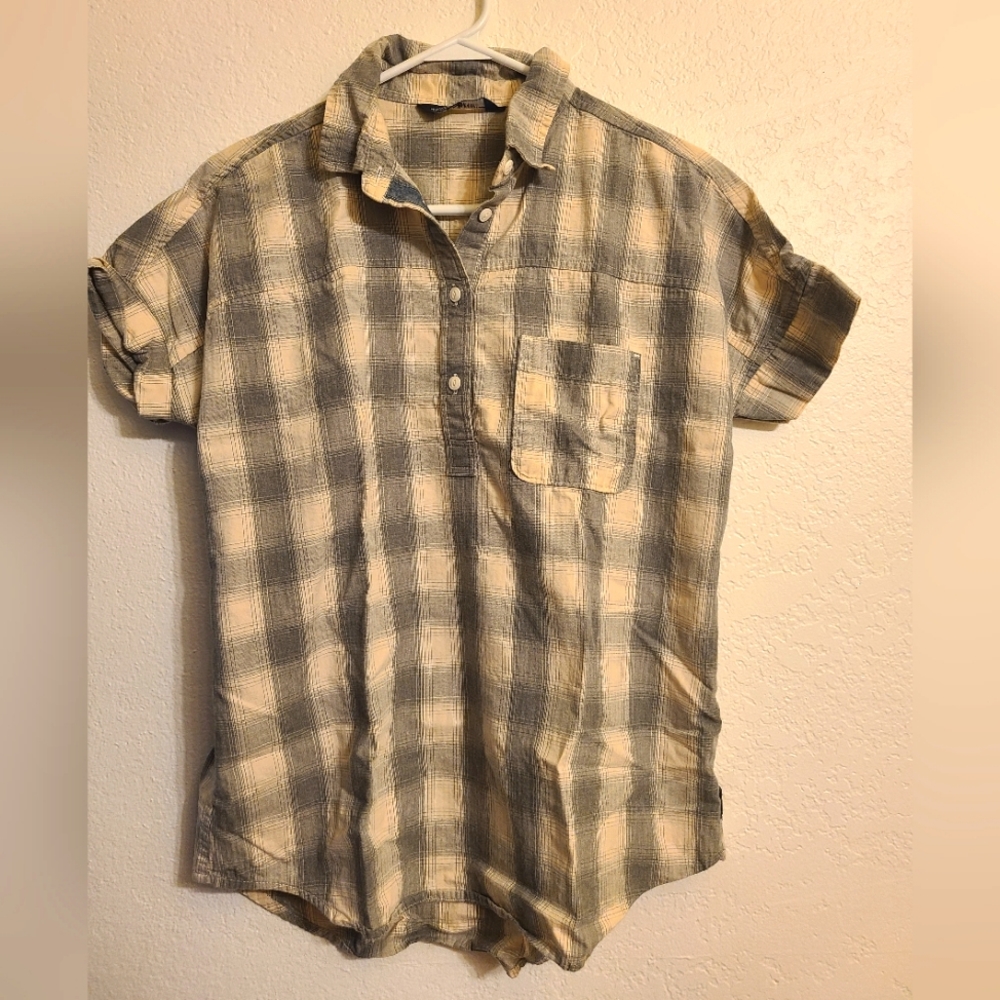 Women's NorthFace Collar shirt